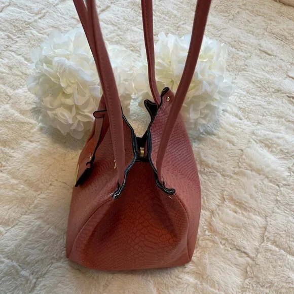 London Fog Bucket Cossbody Bag NWOT - Picture 11 of 15